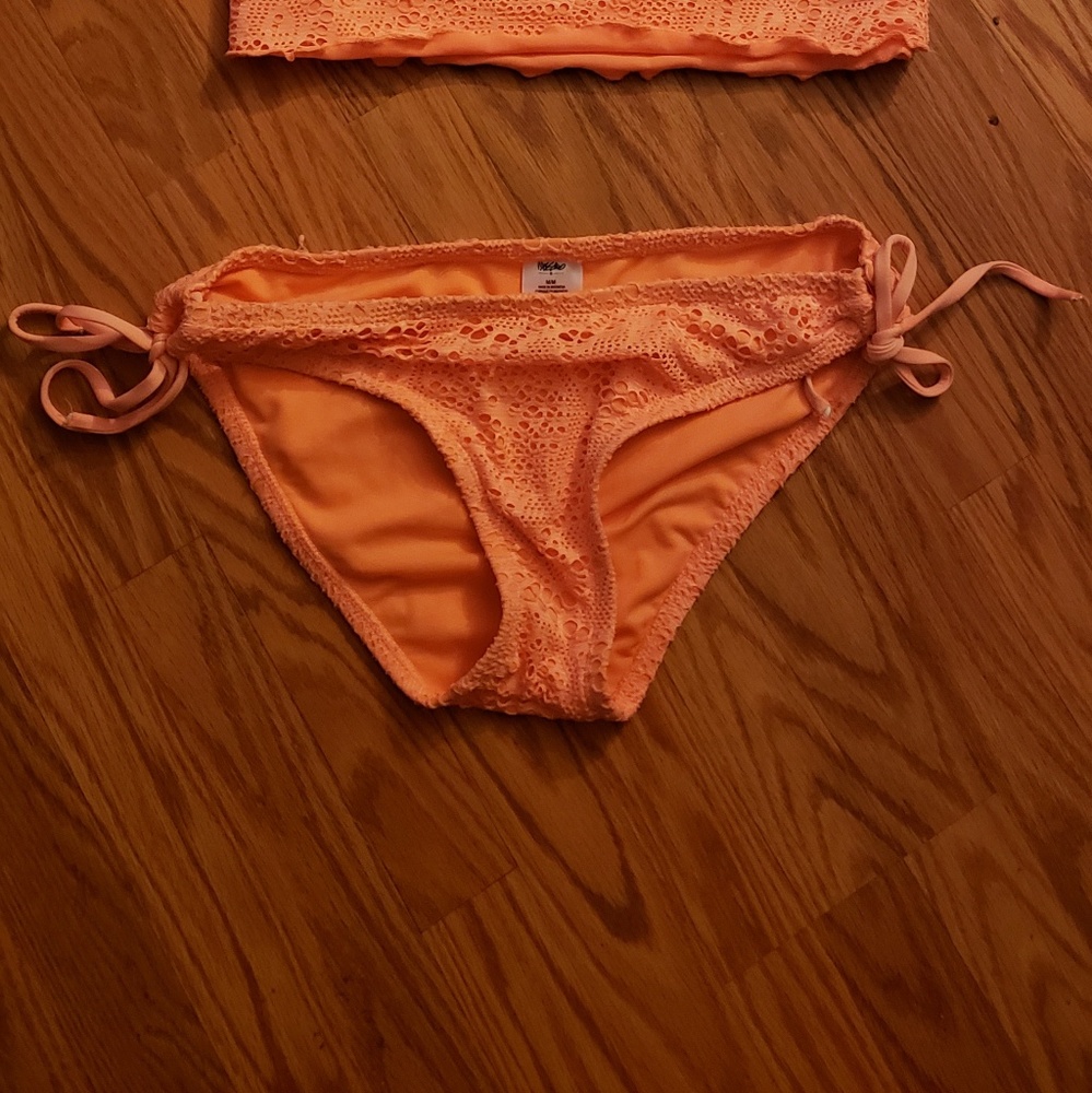 Bathing suit - Picture 2 of 4
